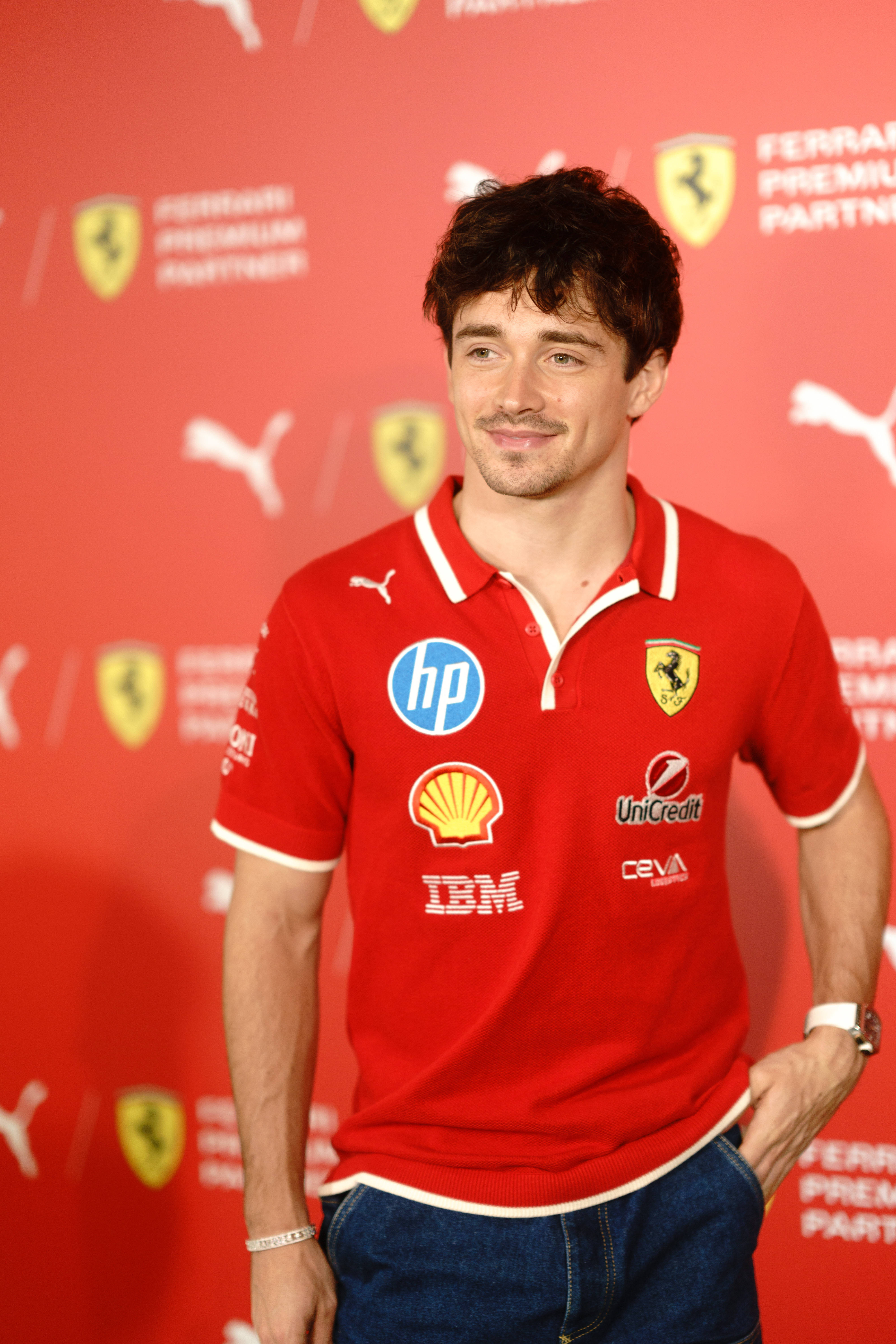 开云体育视频直播-索伯车队险胜雷诺车队，勒克莱尔高光表现