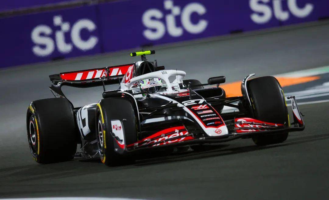 开云足球直播-索伯车队逆转哈斯车队，汉密尔顿高光表现