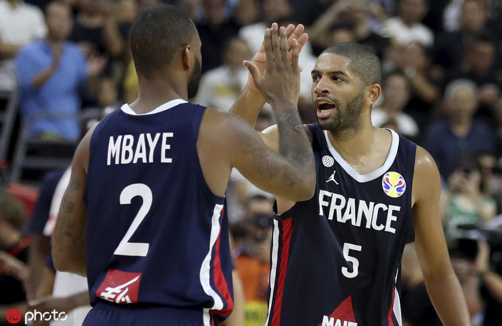 中国羽毛球队逆转法国羽毛球队，马琳完成帽子戏法