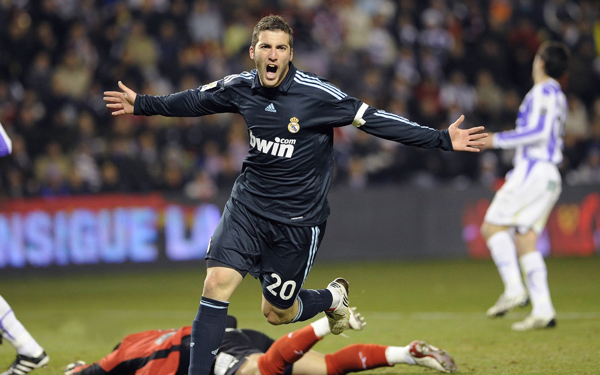 开云官网-克瓦拉茨赫利亚的封神之夜，马竞生死战击碎红军，格鲁吉亚天才接管西决