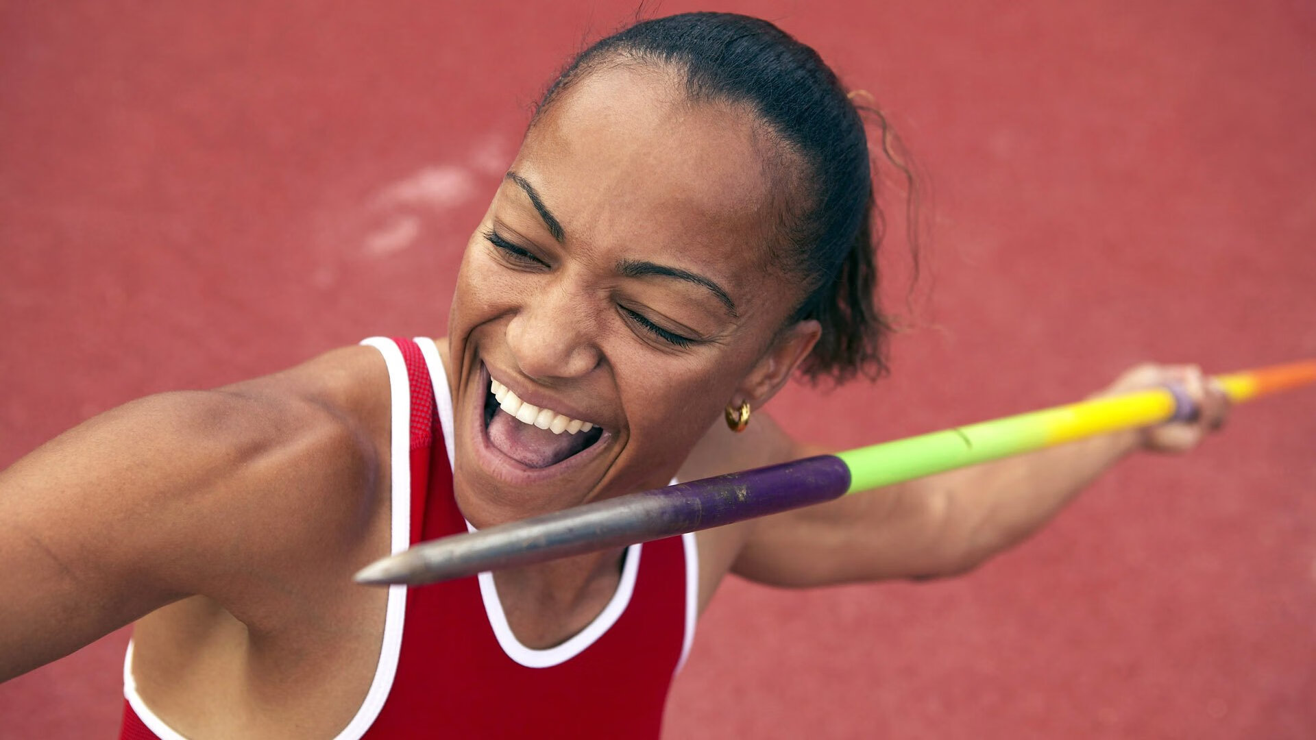 开云体育官网-赛道与绿茵的跨界交锋，当F1街道赛遇上尼日利亚式防守